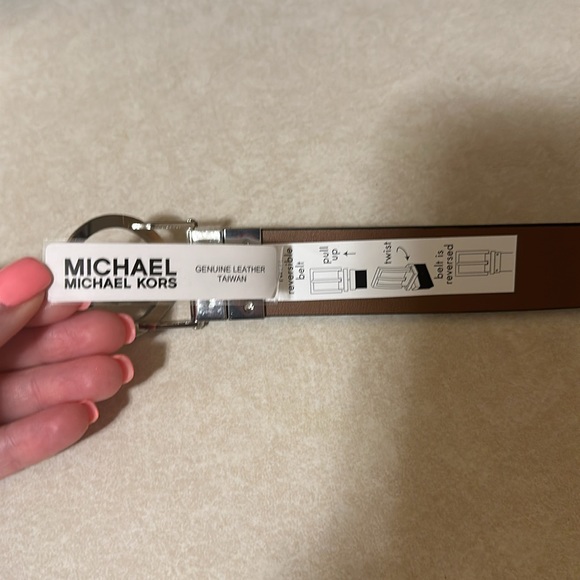 Michael Kors Reversible Belt. Black leather and brown leather. Size XL - Picture 2 of 4